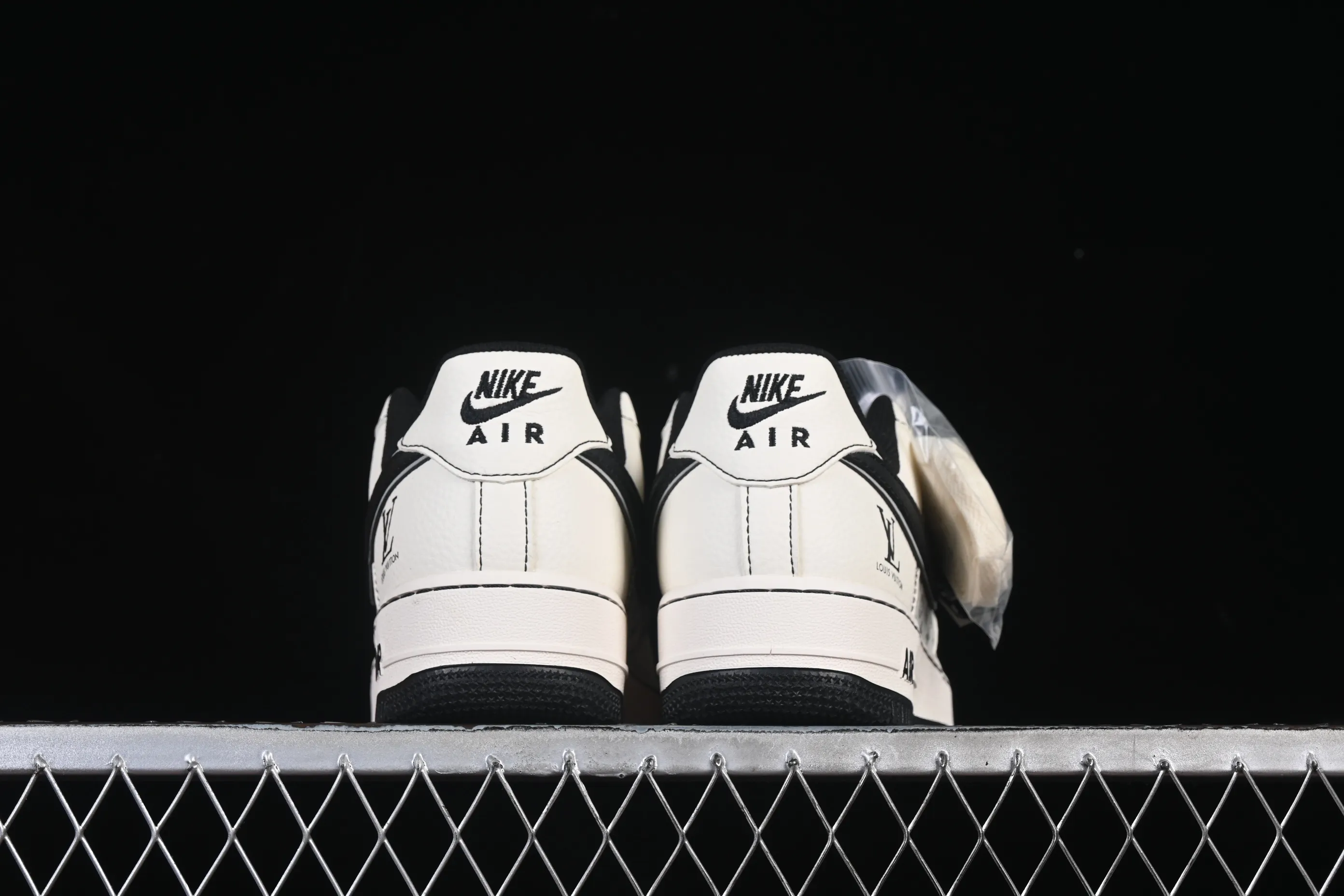 All Categories Nk Air Force 1 Air Force Series Nk Air Force 1 Low Air Force Low Nike Air Force 1'07 Low LV Co-branded Printed Beige and Black Hook Air Force One Low-top Casual Shoes HH7518-080